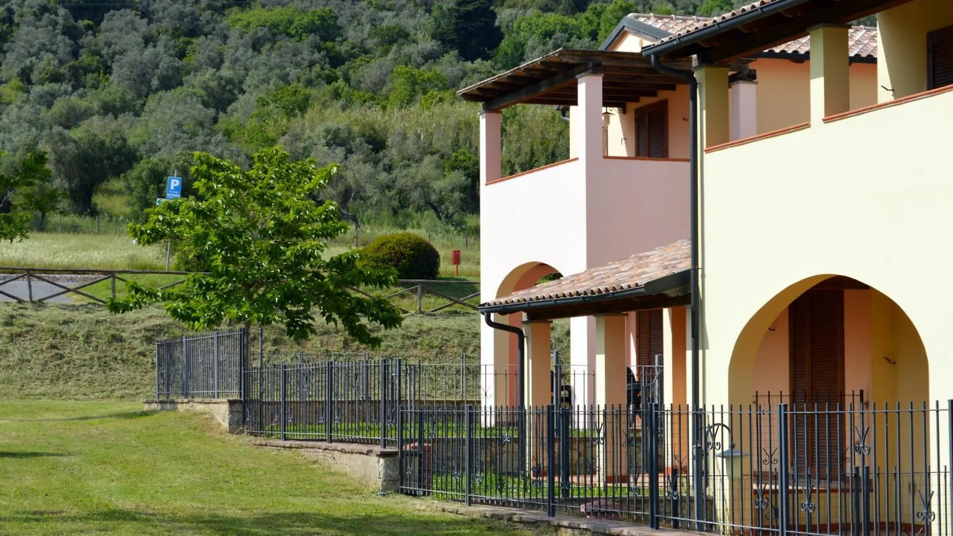Le Corti Di Montepitti Aparthotel Suvereto